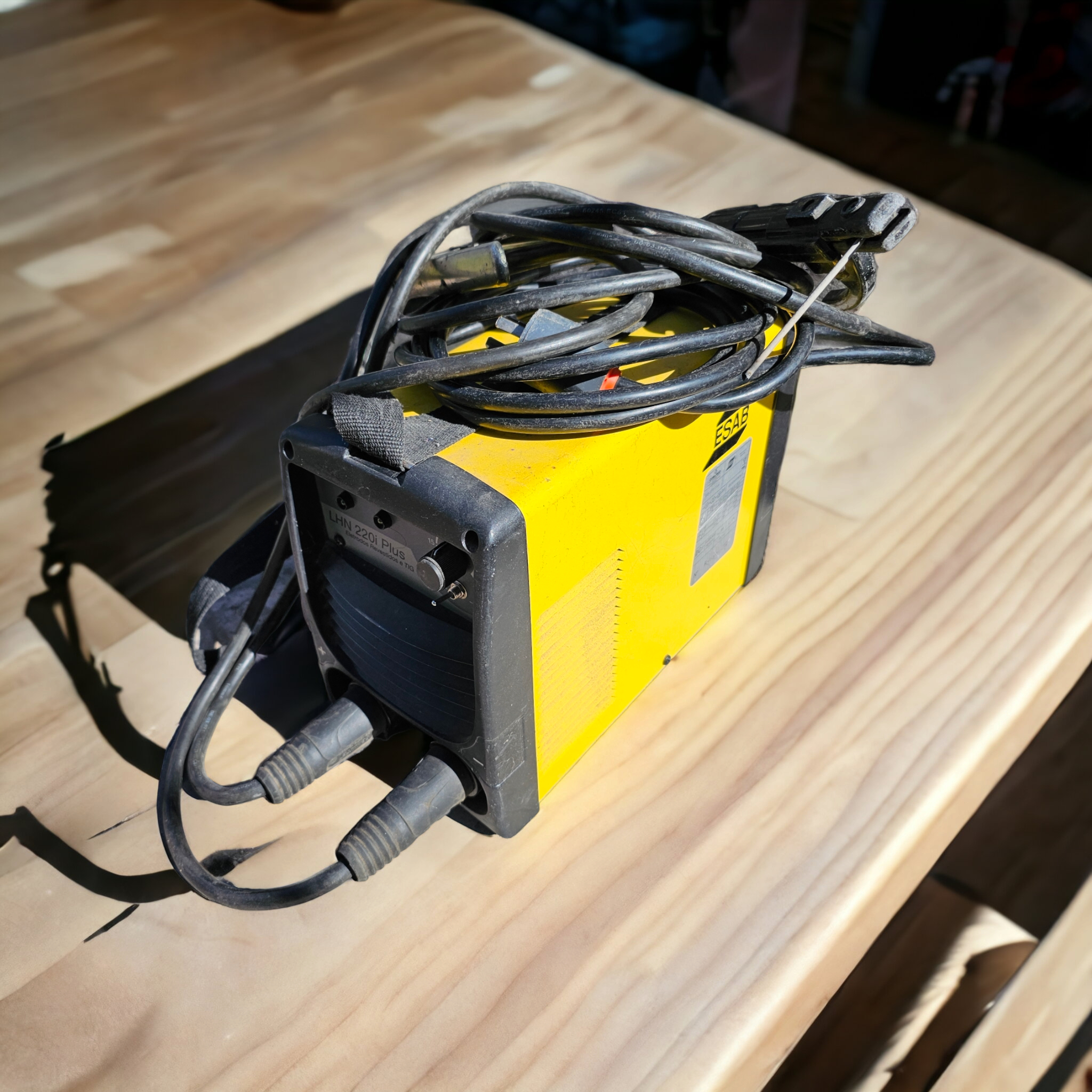 Soldadora ESAB LHN220i - Imagen 3